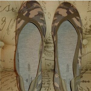 Clark's Camo Ballet Flats Cloudsteppers